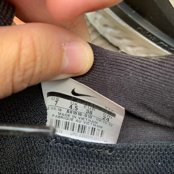 Nike Odyssey React 2 Black Flyknit Sneakers Running - Picture 4 of 7